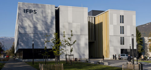 E140157 bâtiment de l'IFPS s'étend sur plus de 10 000 m2. : Grenoble-Alpes