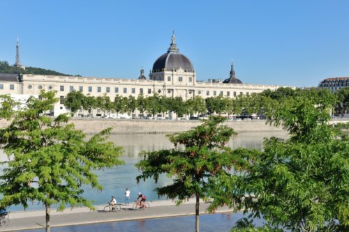 E110128 Le Grand Hôtel-Dieu de Lyon - Vue depuis les berges du Rhône ©Vincent Ramet