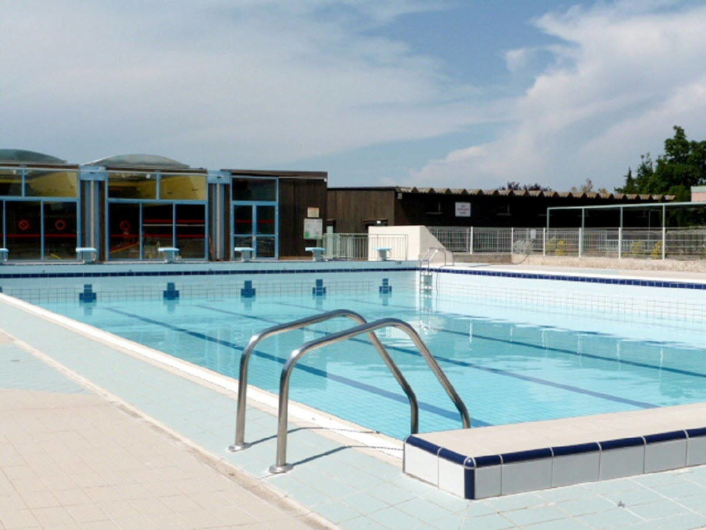 E220574 AMO Centre Aquatique Intercommunal Isle sur la Sorgue (84) dim OK