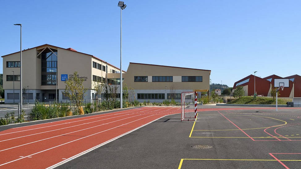 E200334 Collège 750 de l'Hermitage à Mercurol-Veaunes (26) dim OK