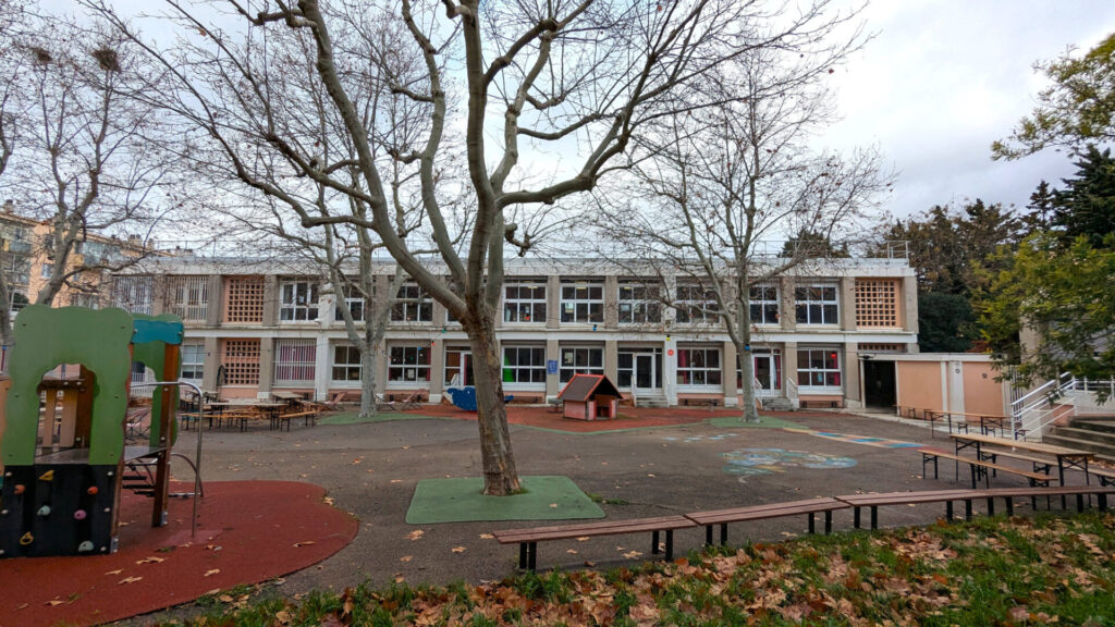 E250132_GS St Tronc Marseille (13) dim OK